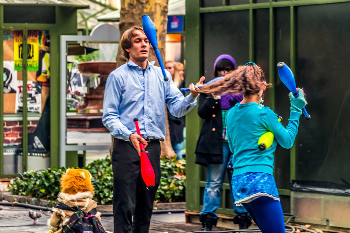 juggling bryant park new york city teaching skills