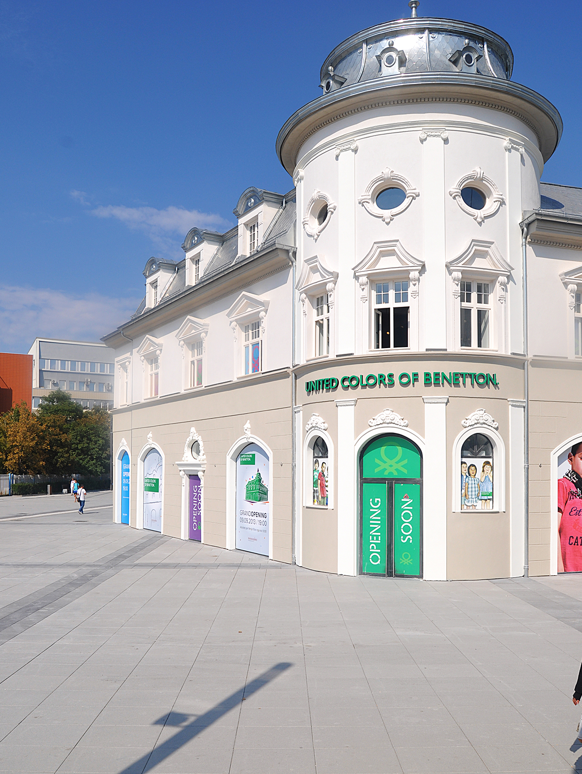 Benetton Clothing brands prishtina kosovo kosova creative concept campaign Invitation