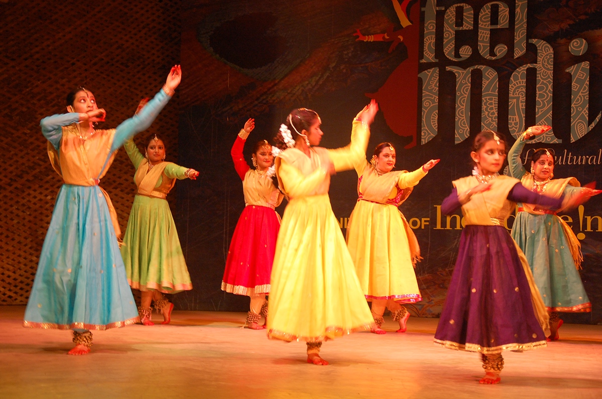 Anu Sinha Kathak Dancer learn kathak krishna kala kendra indradhanush academy rajendra gangani birju maharaj