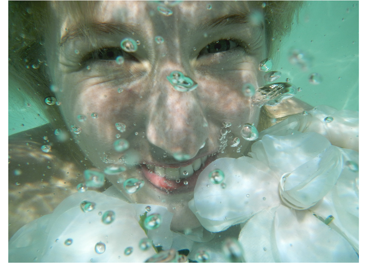 book selfpromoting White water Flowers underwater