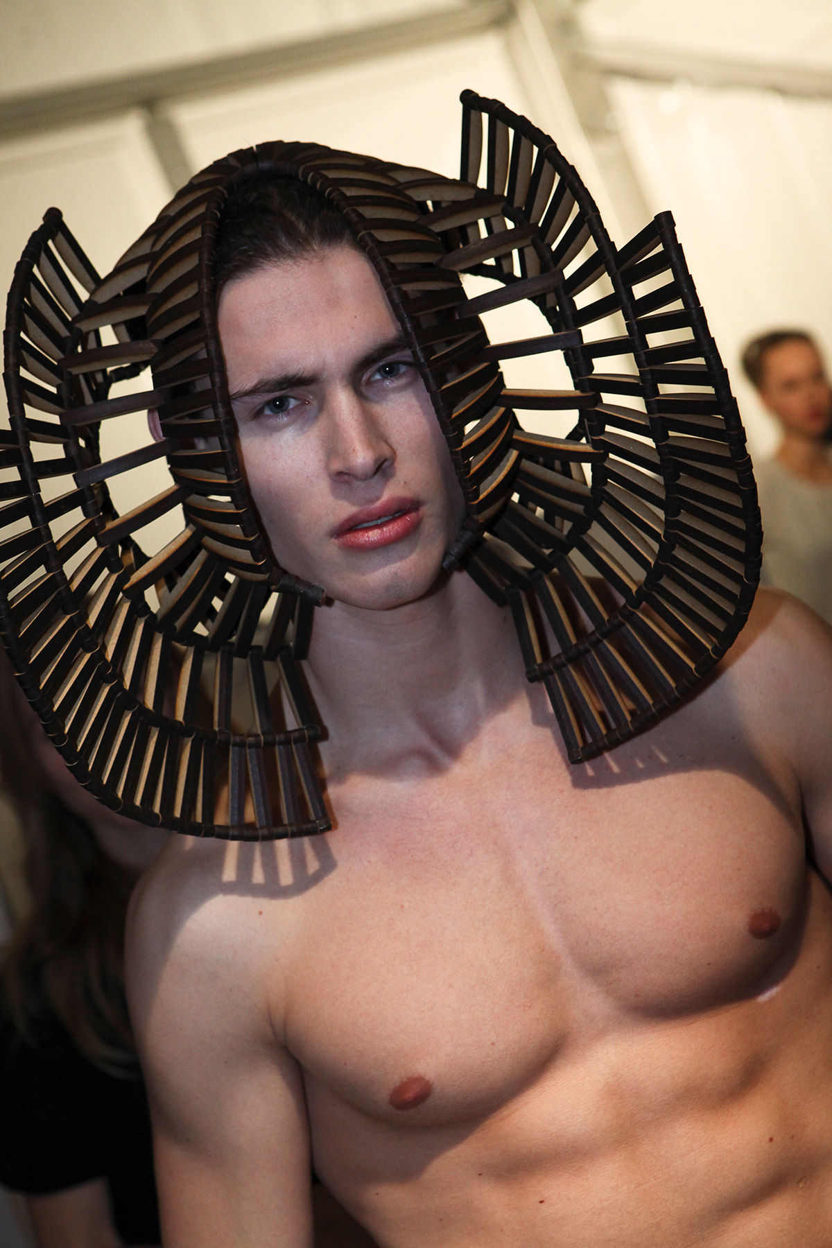 muchachomalo  wood Lasercut luctor et emergo headpieces cape mdf Amsterdam Fashion Week