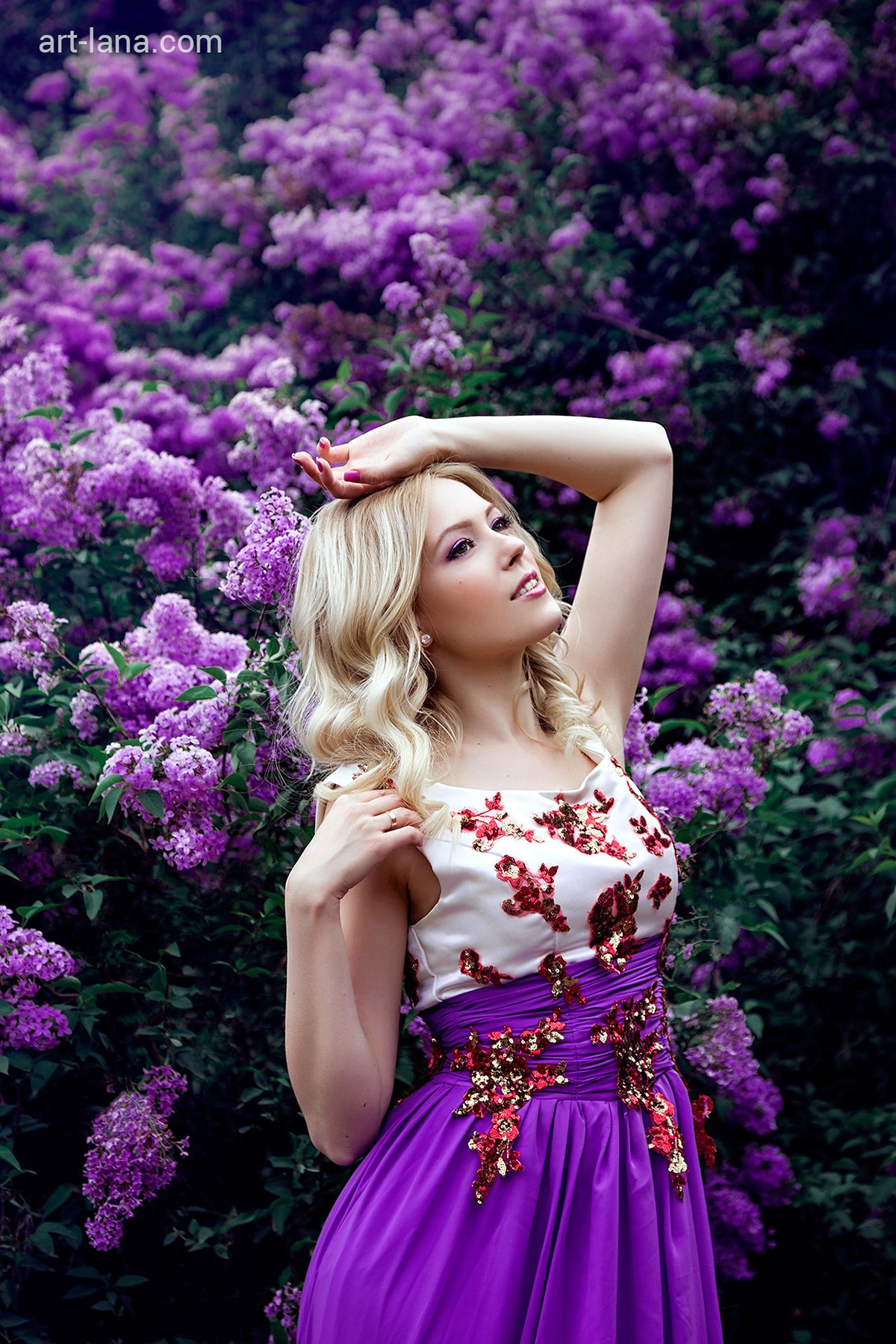 photoshoot lilac garden spring model blonde Flowers beauty blooms dress portrait light romantic colorful