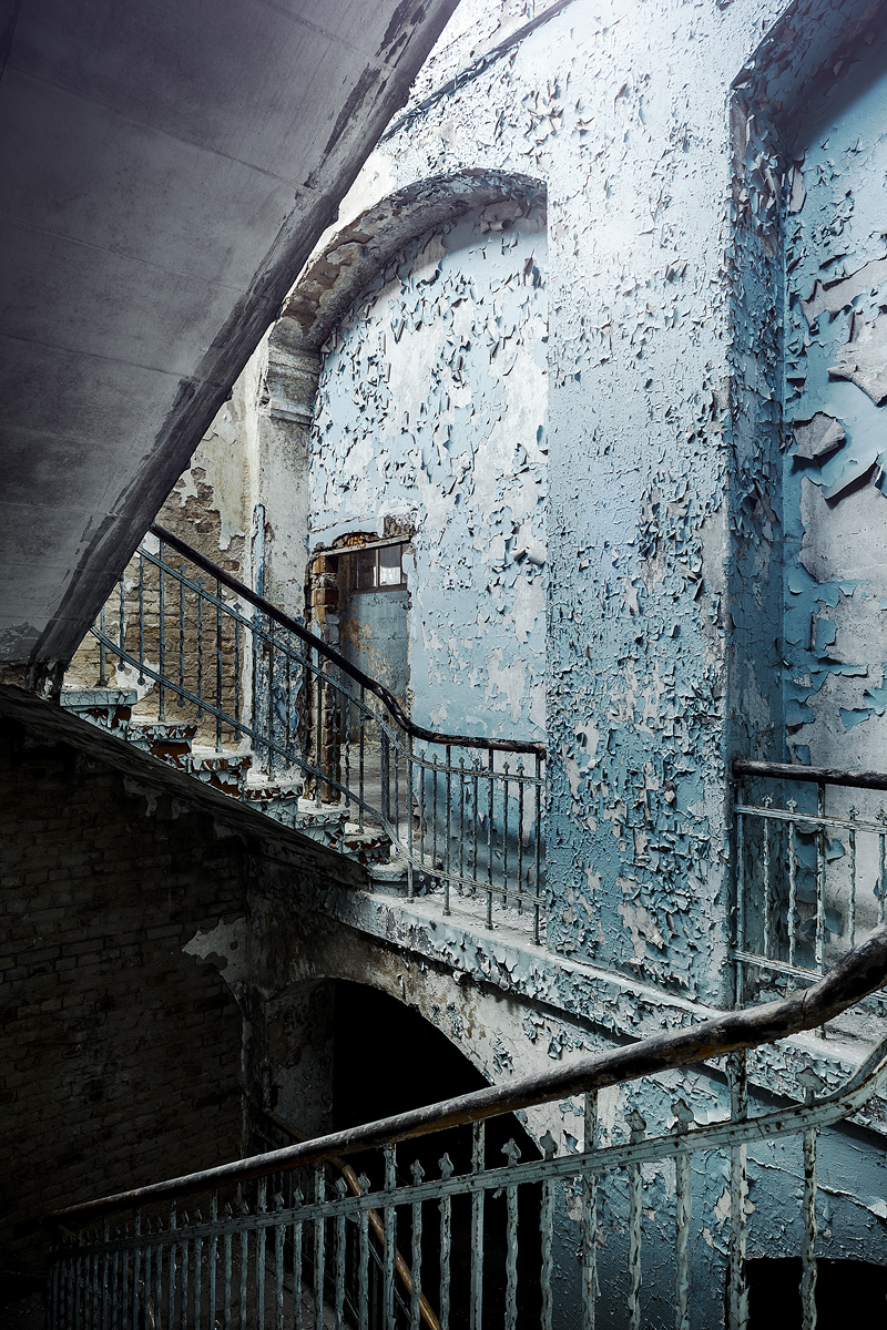 abandoned old berlin bath dirt weathered destruction destruct