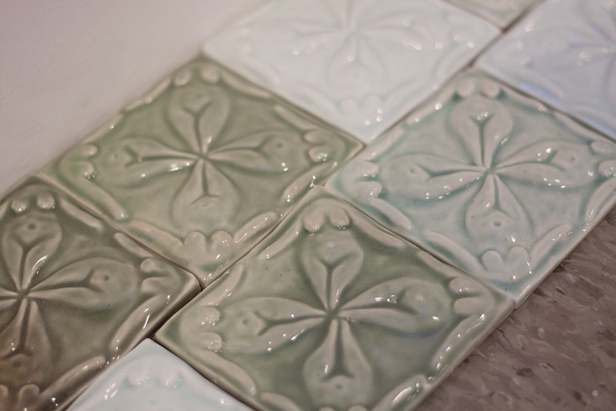 installation genesis ceramics  porcelain tiles girls Pots figurative Trinity