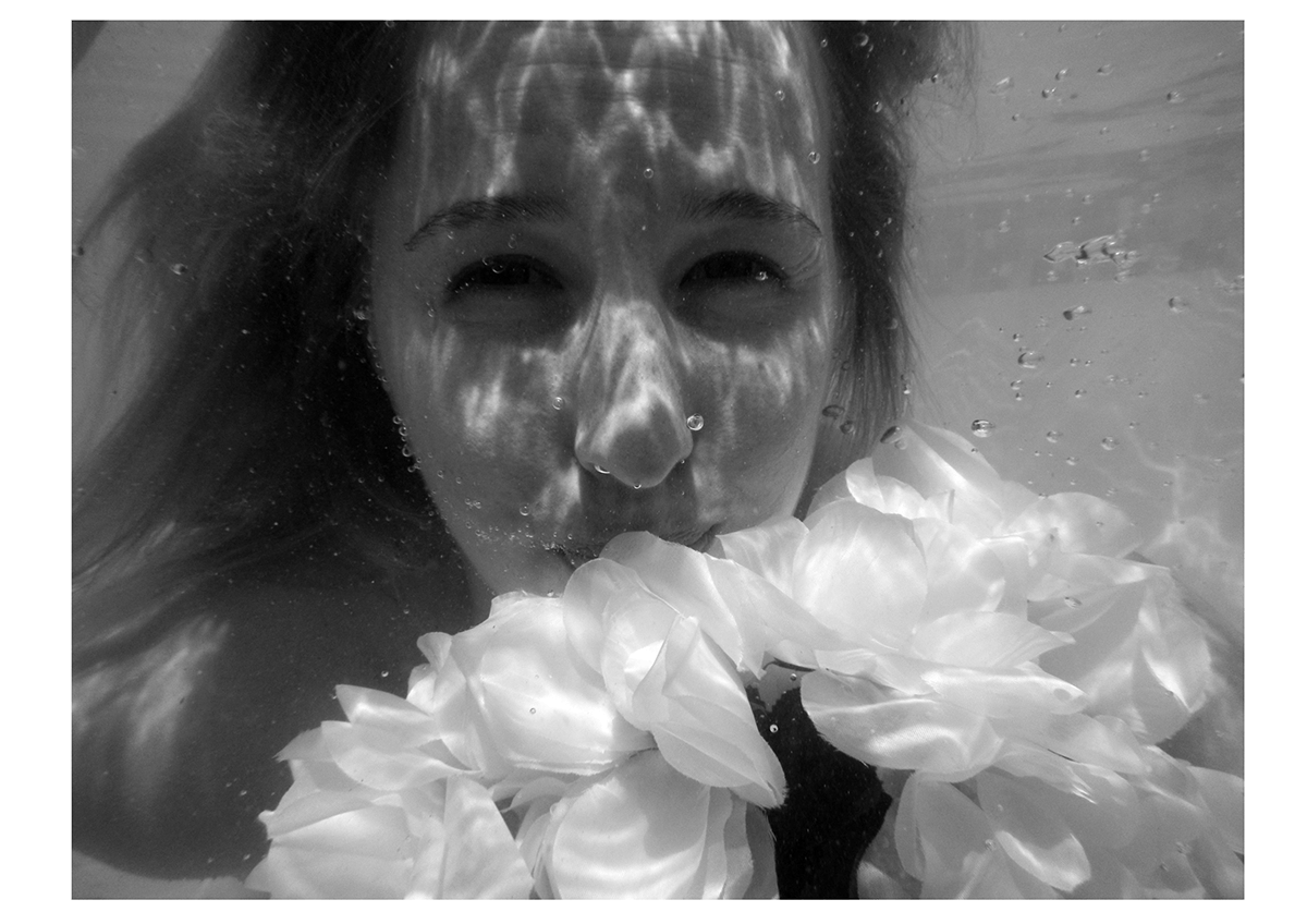 book selfpromoting White water Flowers underwater