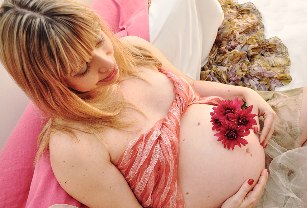 pregnancy baby mother photoshoot set birth pregnant mom give birth belly