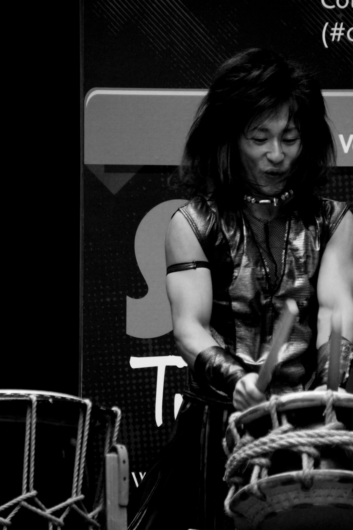 Drum Tao taiko black and white drummers