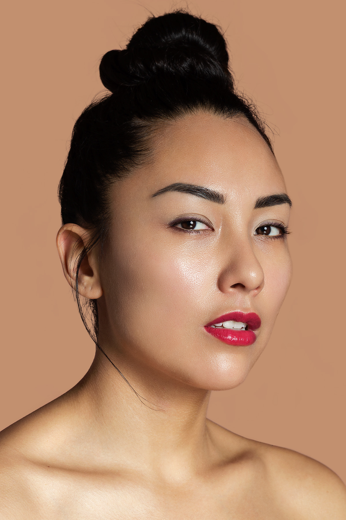 beauty eyeshadow glowing lipstick makeup model Montreal photographer red skin