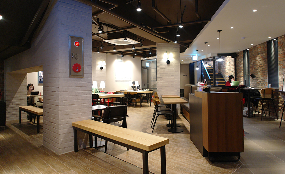 Interior space identity branding  design cafe Coffee perception hollys coffee