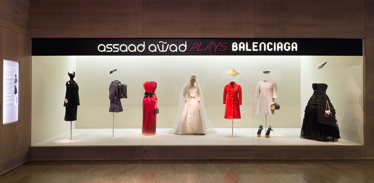 assaad awad Plays Balenciaga Cristobal wedding dress hat fascinator museo traje tocado madrid españa