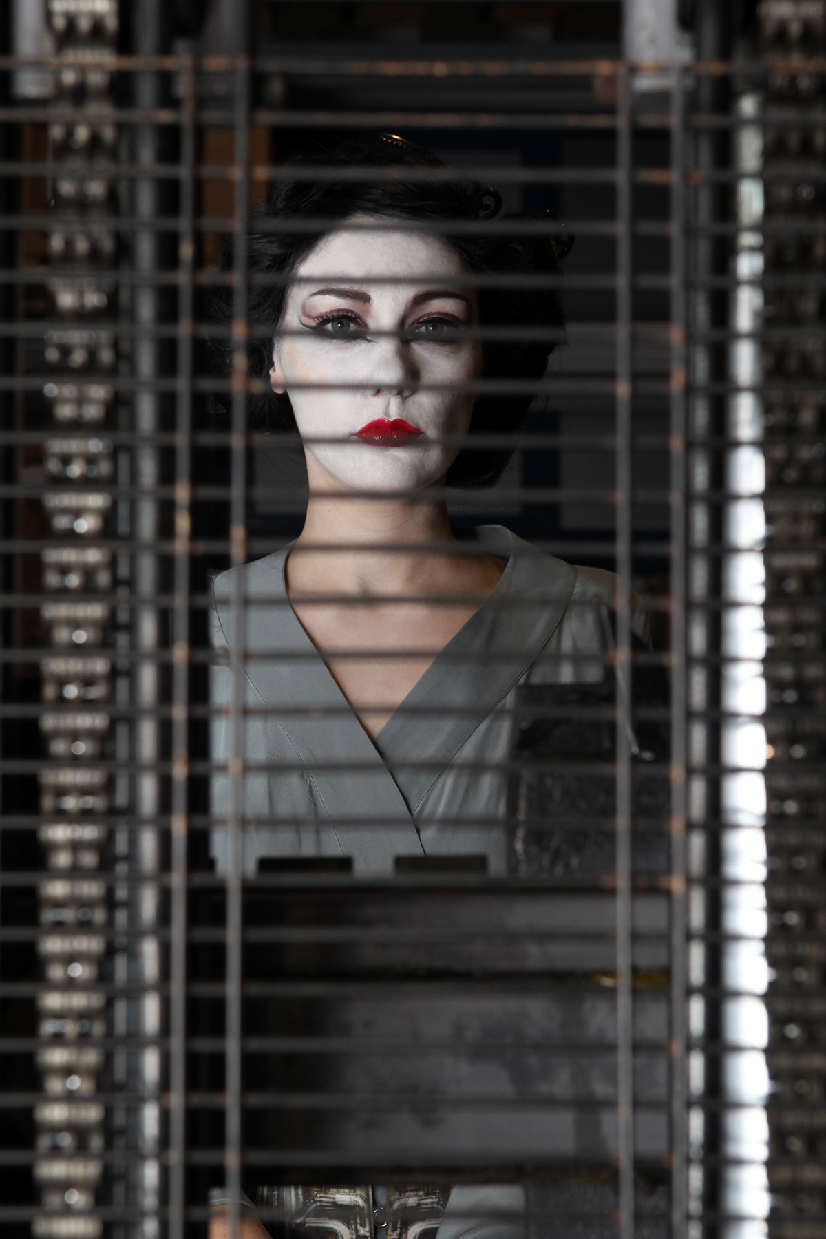 geisha H.R. Giger robot Nogaku gynoid biomechanical koi oni warehouse fashion show fashion video shooting
