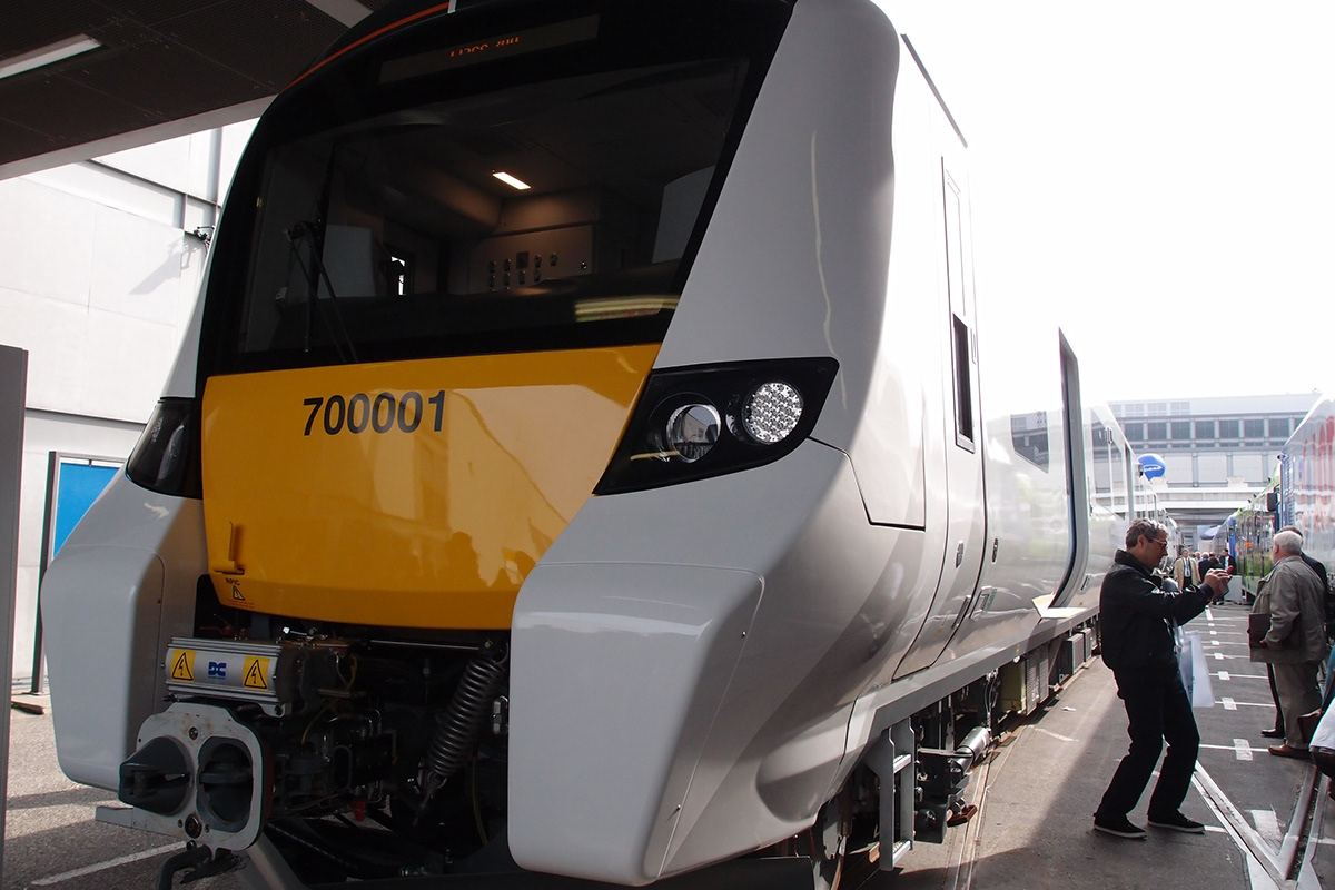 EXTERIOR STYLE styling  train thameslink class 700 cab Siemens cad Render