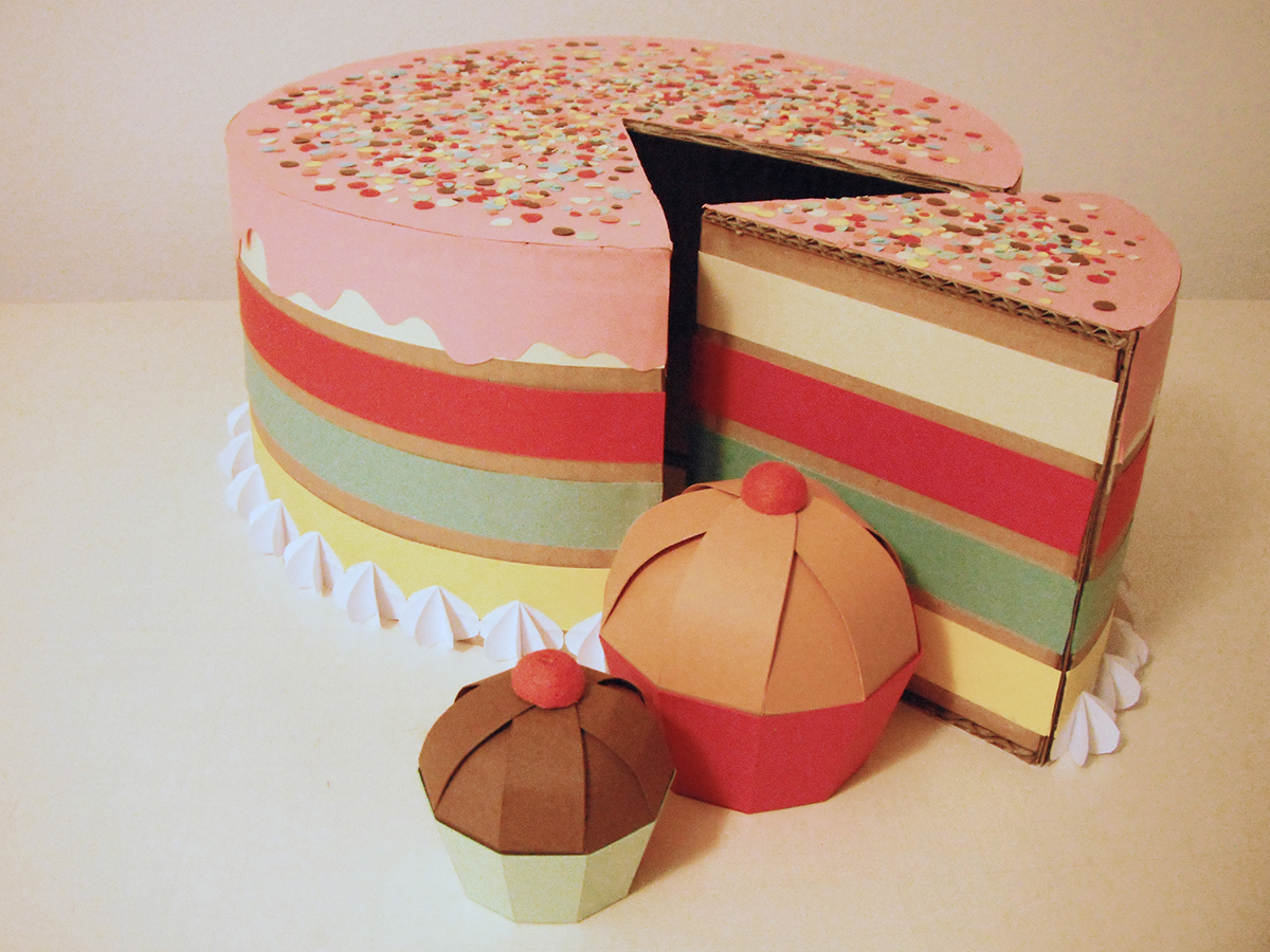 cake torta paper cartoncino cardboard Birthday compleanno cupcakes gift regalo scatola box colorful colorato