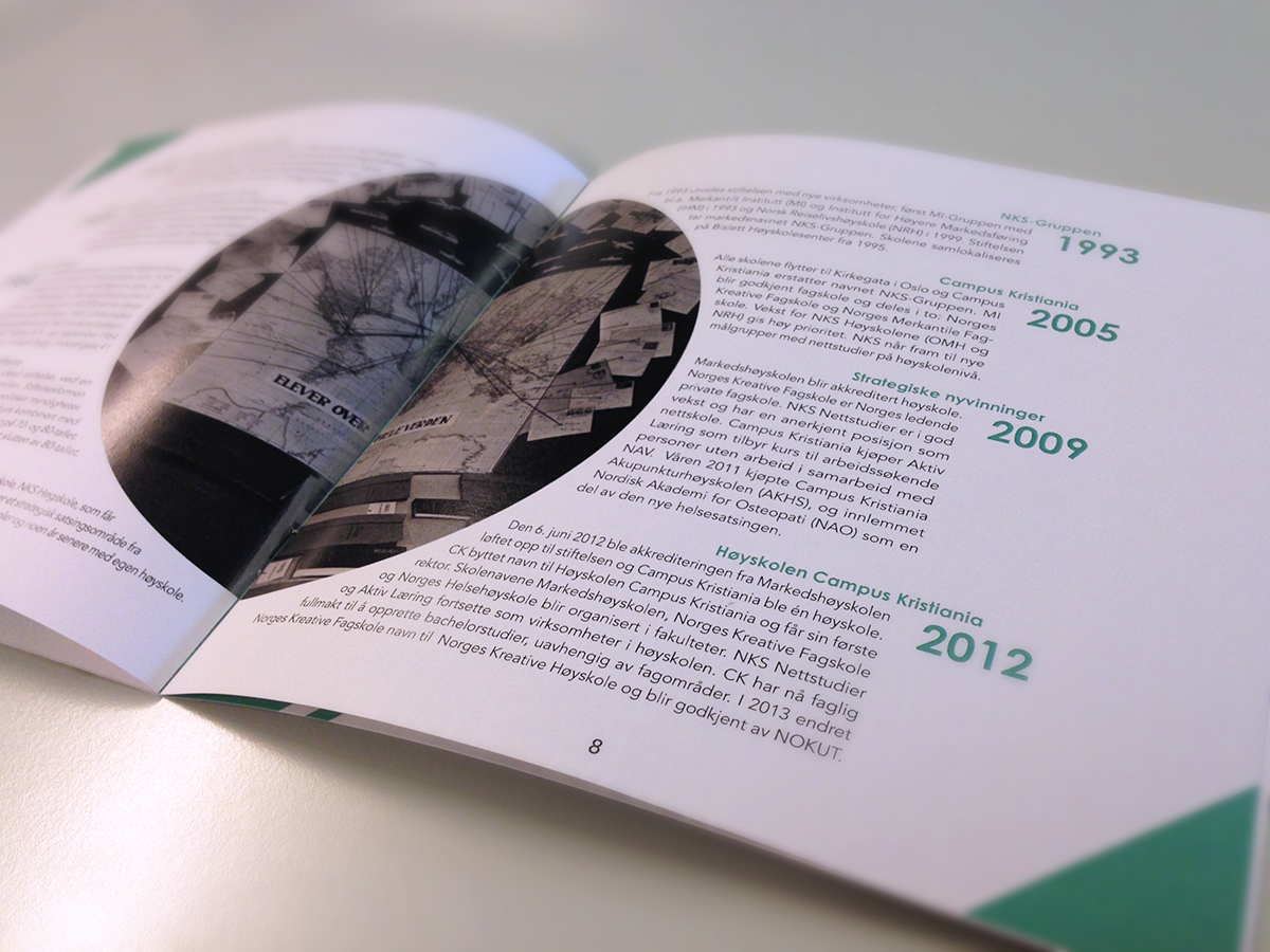 brochure green diagonal lines diagonal circles flyer history norges kreative høyskole Campus Kristiania