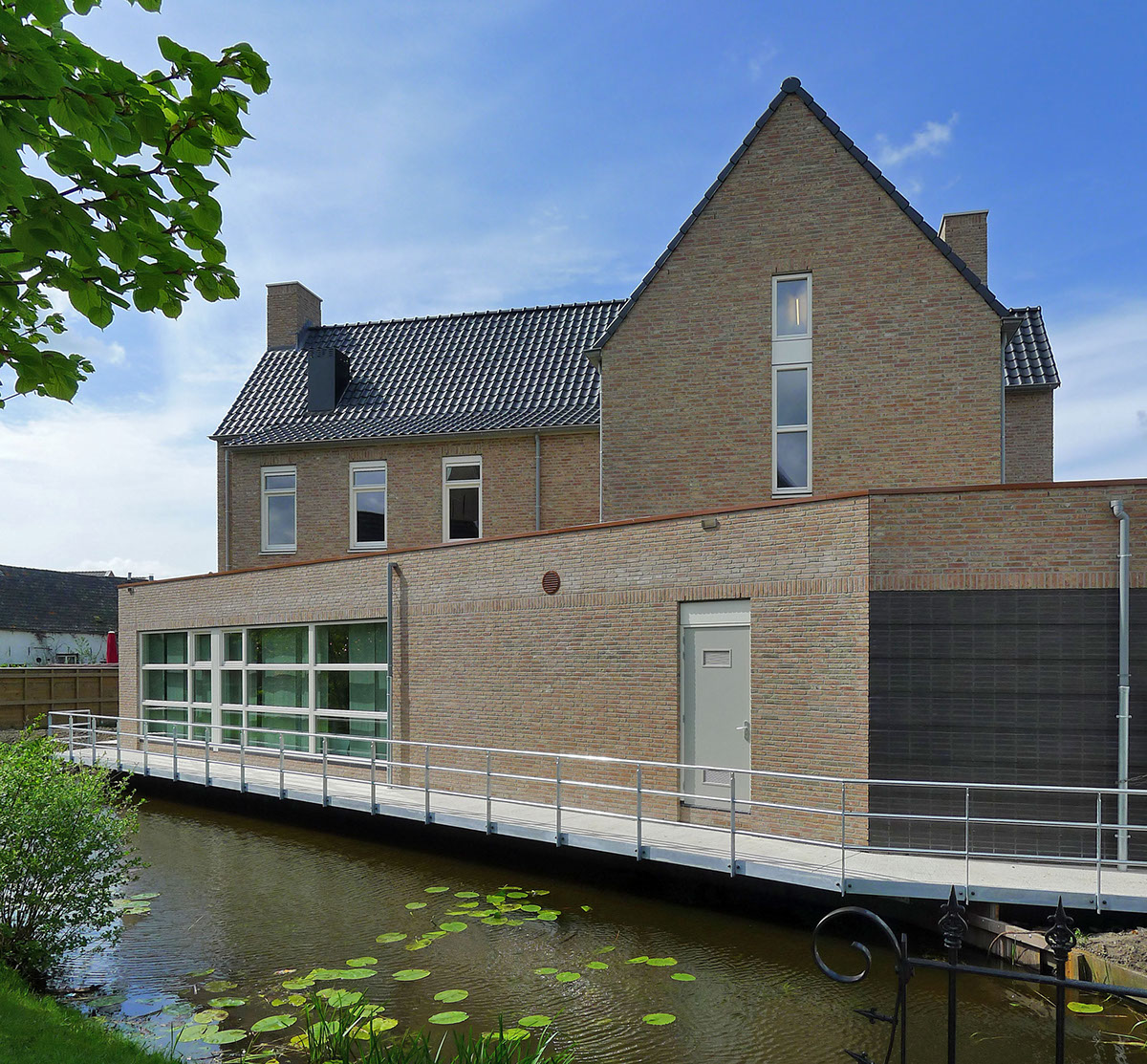 Klaas Vermaas community center Gemeenschapscentrum Kerkelijk centrum architect Nederland The Netherlands Reghthuysplein
