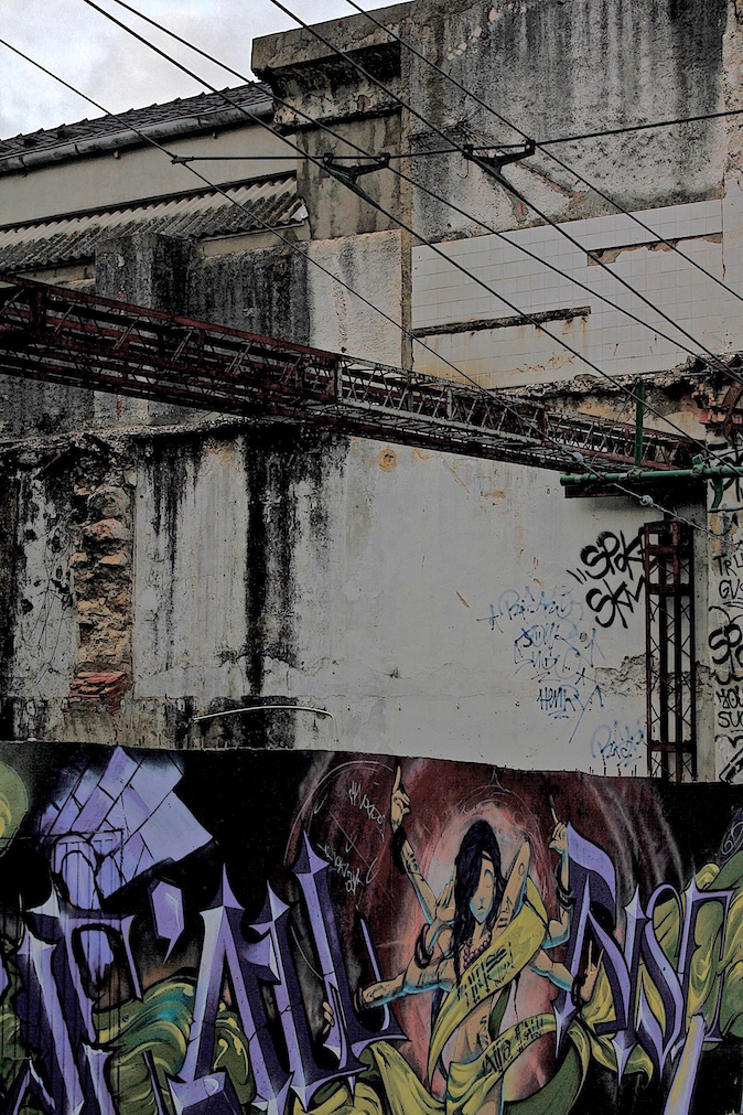 A/Z flaneur urban graffiti Street Art  Portugal Lisbon Brazil Kilroy warhol Rosalind Krauss