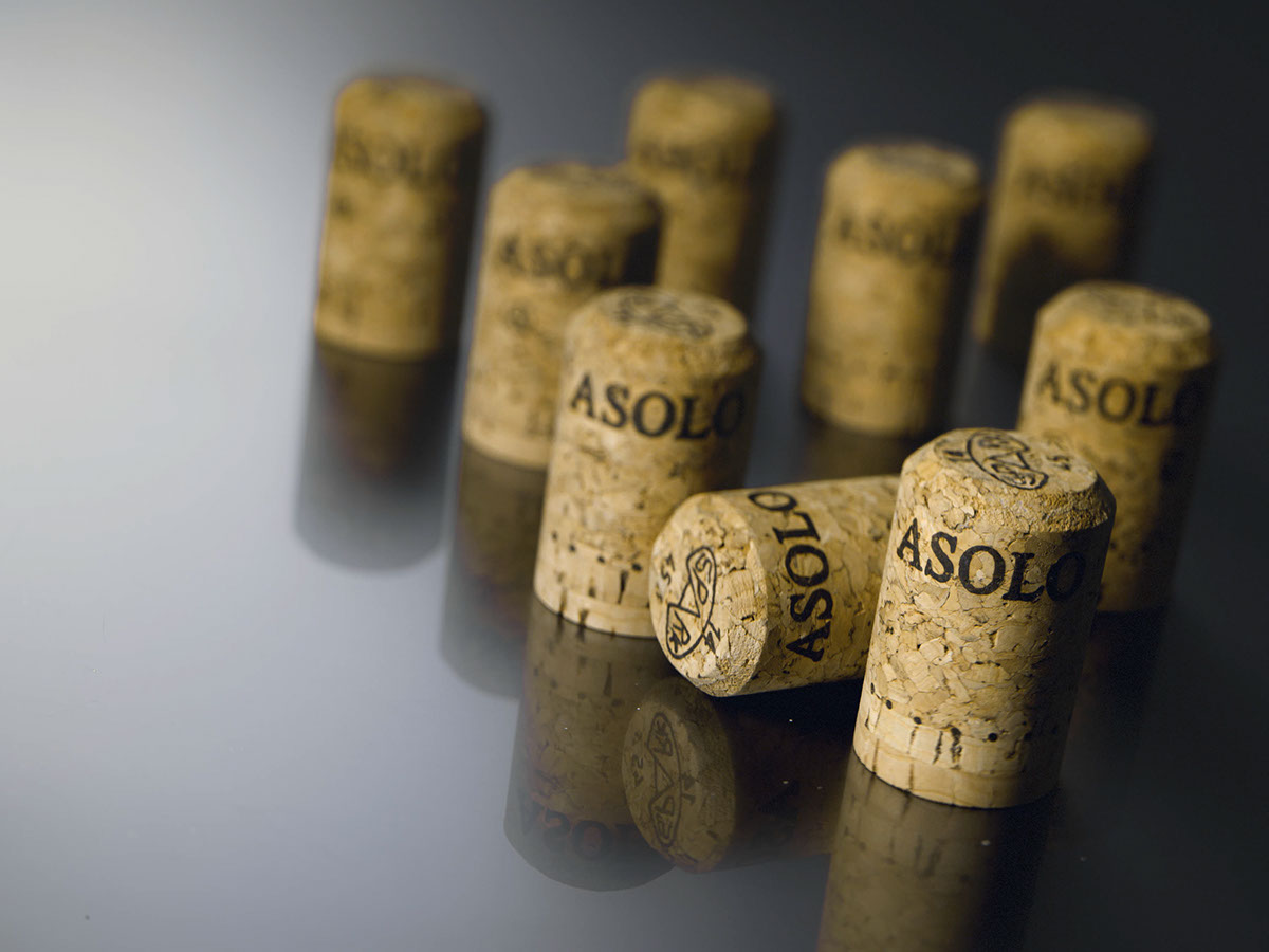 wine sparkling vino bottle box Italy Prosecco asolo product black logo Logotype Vinitaly Label labeloftheyear