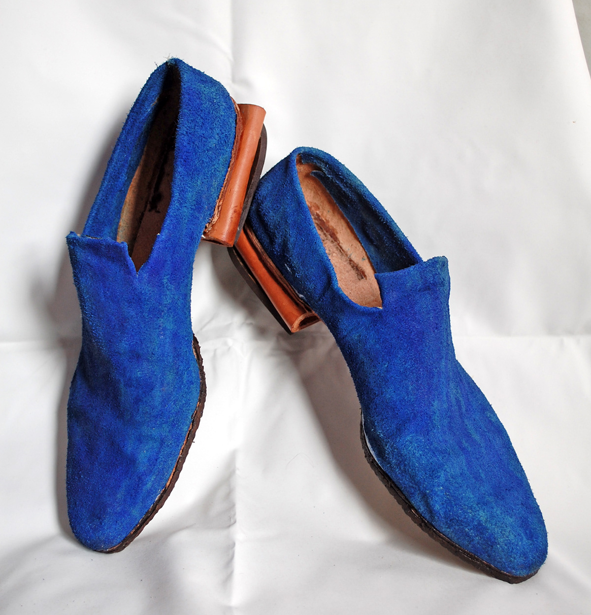 dressshoes fashion shoes footwear shoe design avantgarde blue suede shoes red boots vegtan leather disegni scarpe shoe designer