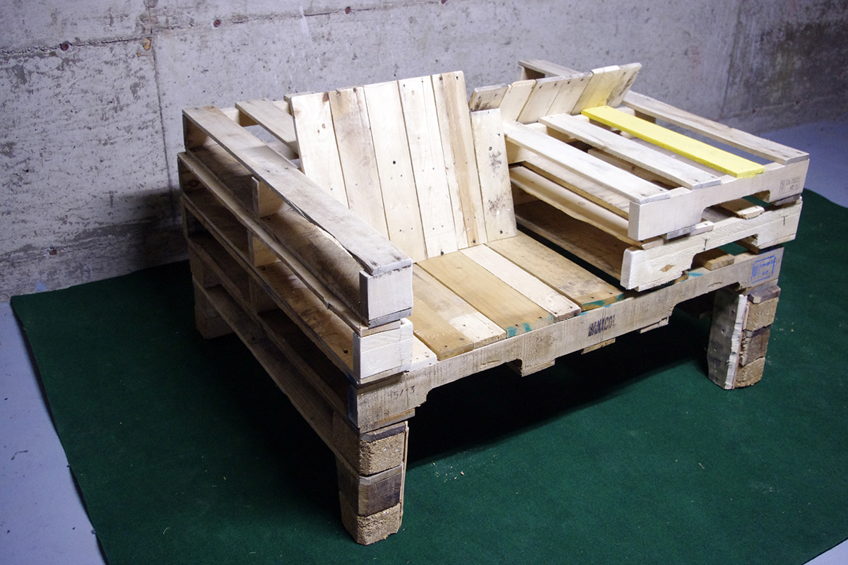 palets furniture recycling bench