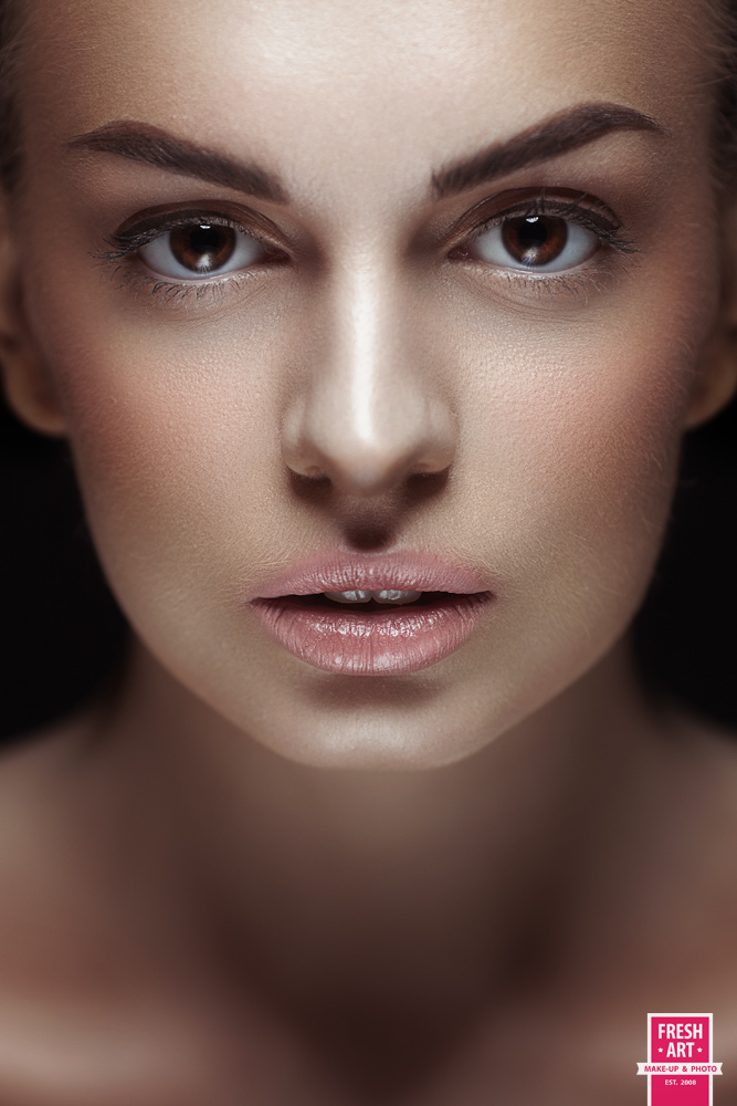 close-up portait face skin wooman beauty girl fresh-art hi-end