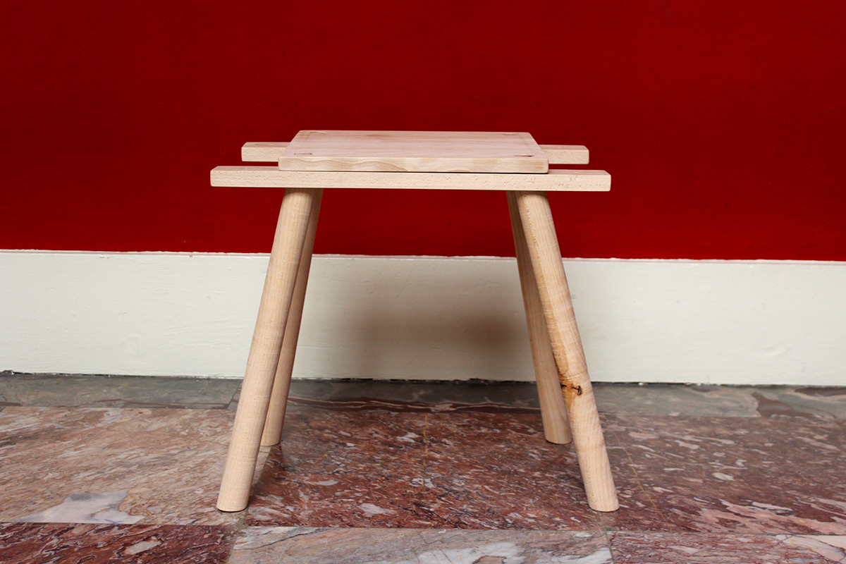 Adobe Portfolio bois design objet design produit hêtre mobilier stool tabouret