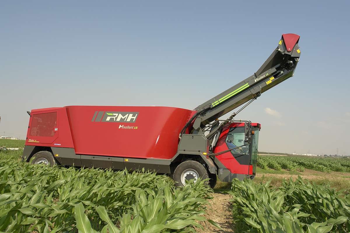 agriculture tractor combine mixer feeder self