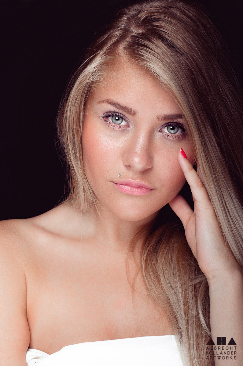 kristina nude model naked russian blond studio nikon d7000 Walimex indoor teint