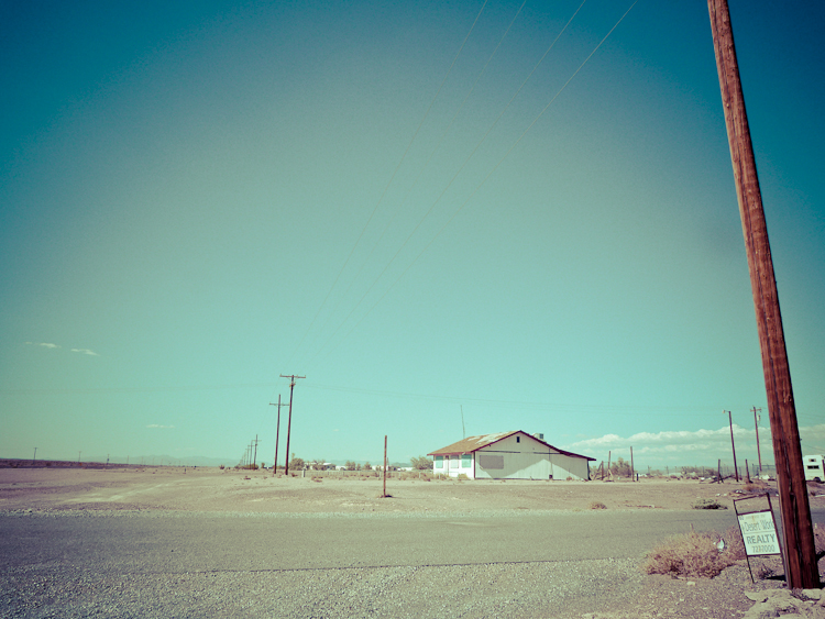 usa solitude loneliness desert decay walls emptiness