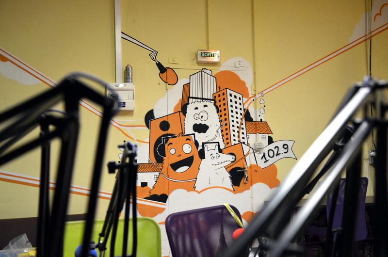 wall painting decoration Radio caracters orange efgh