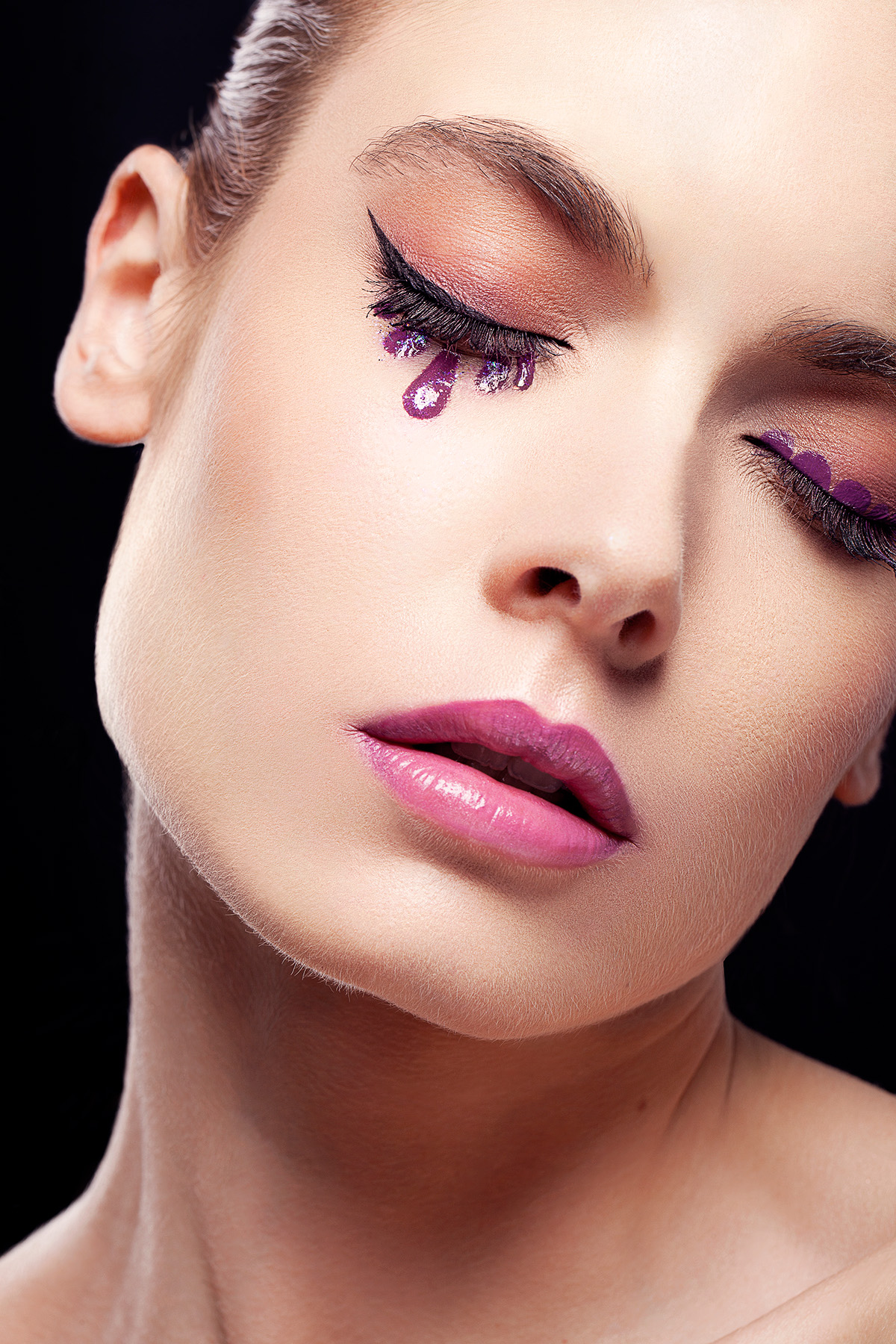 beauty makeup Make Up MUA hair skin portrait closeup girl studio retouch purple color expressive