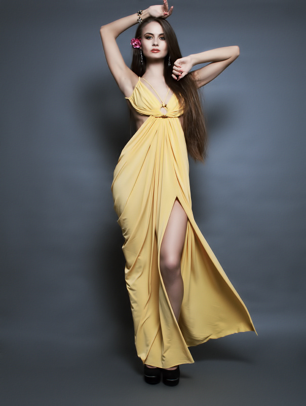 model studio shoot portrait moldovian yellow flower Serie photo serie istanbul Turkey
