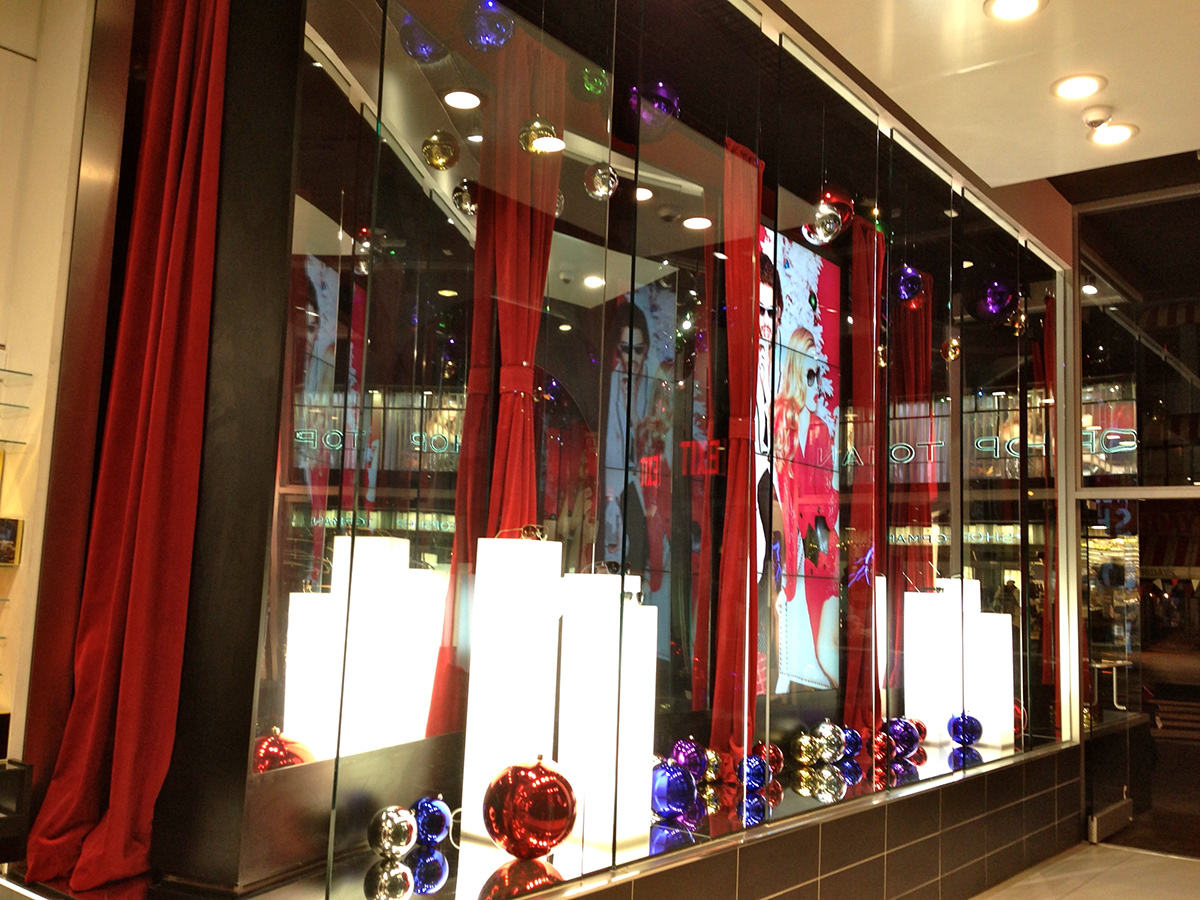 Retail design Window Display Visual Merchandising Holiday ornaments Sunglass Hut new york city 5th ave
