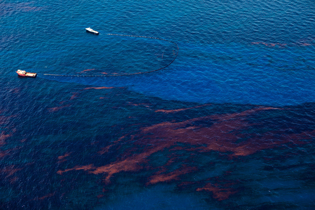 oil spill digital Ocean sea gulf mexico Louisana alabama Mississippi boat Rigs bp