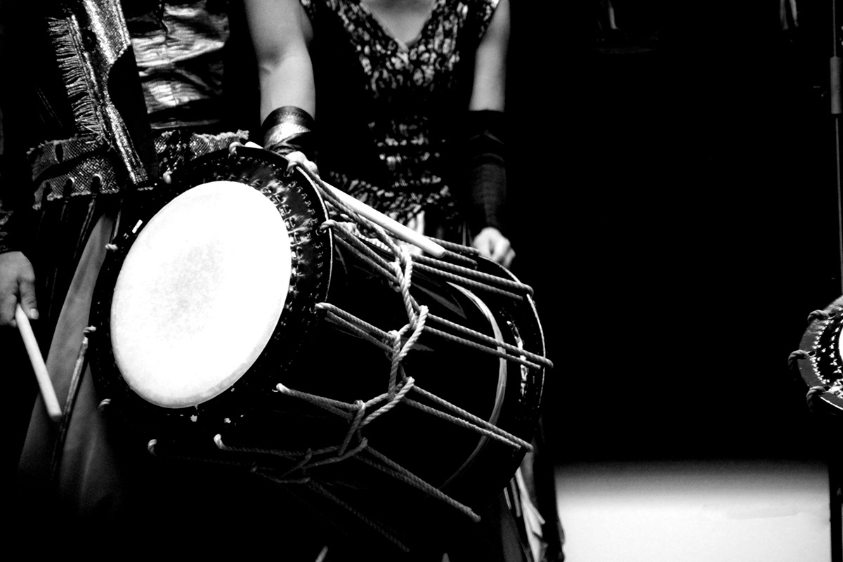 Drum Tao taiko black and white drummers