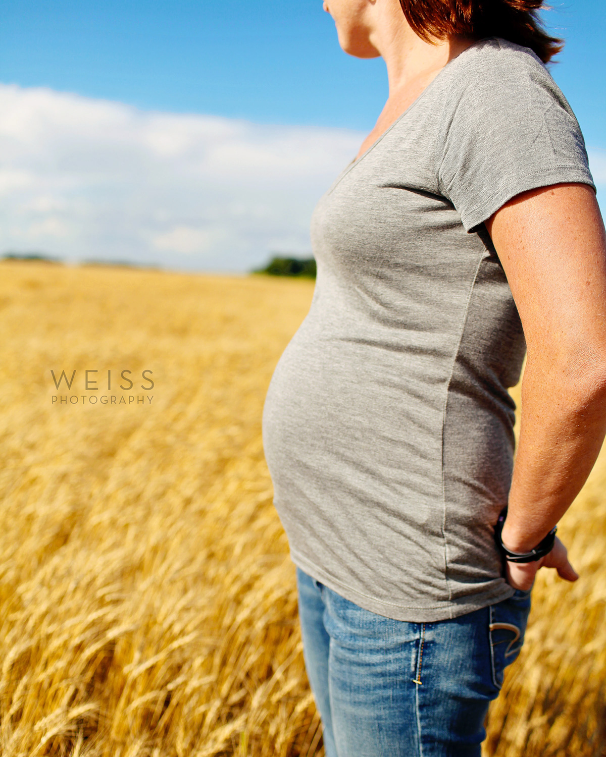 cara weiss Photograph cara weiss twin cities St Paul minneapolis minnesota photographer maternity maternity photoshoot outdoors wheat fields portrait