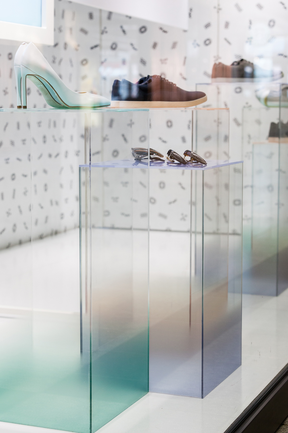 Window Display aldo Retail shoes footwear plexiglass
