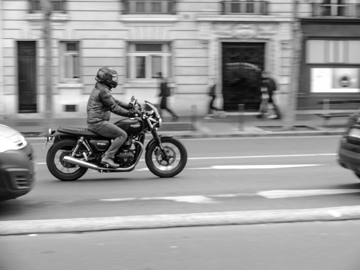 streetphotography Paris blackandwhite Classic Shadows lines streetphotographer filmnoir photojournalisme