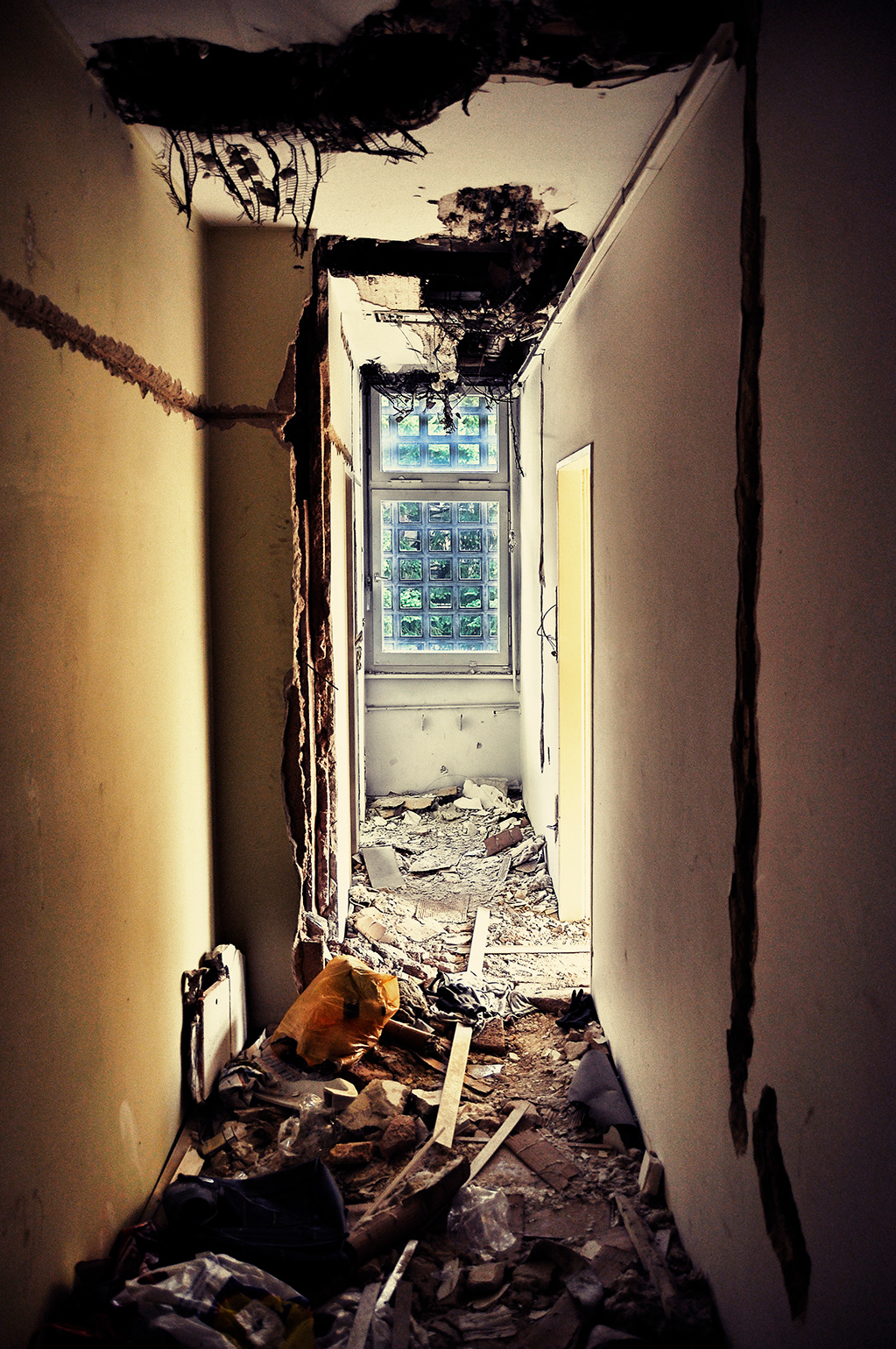 abandoned  Hospital   Berlin  HDR  polaroid  window  room