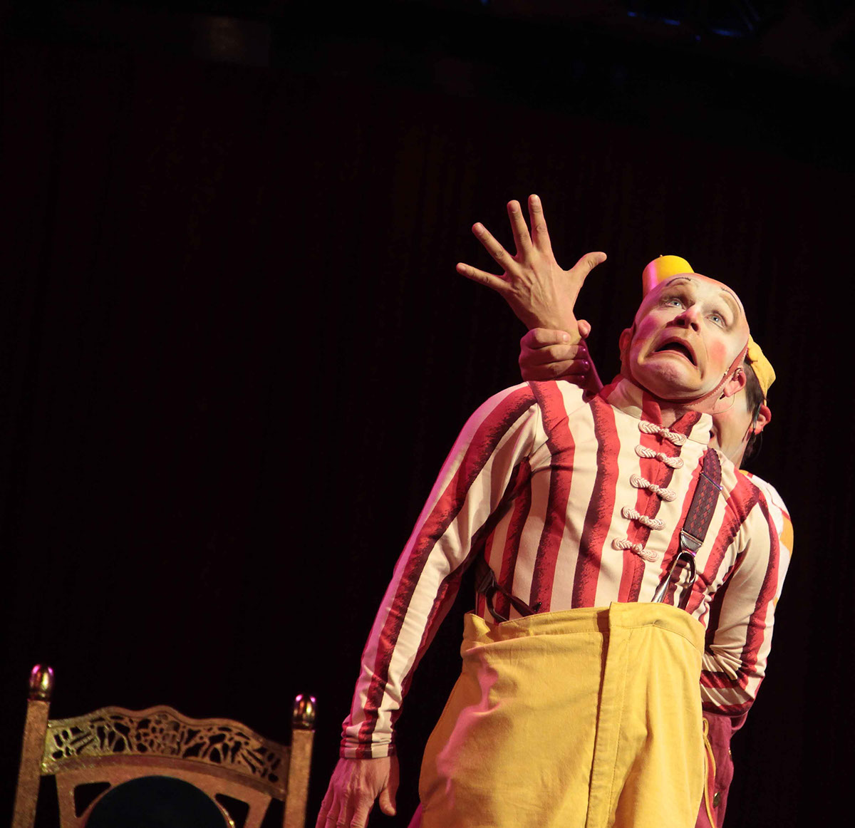 Kooza cirque du soleil Circus Clowns trapesists Fun funny cool Stage impressive