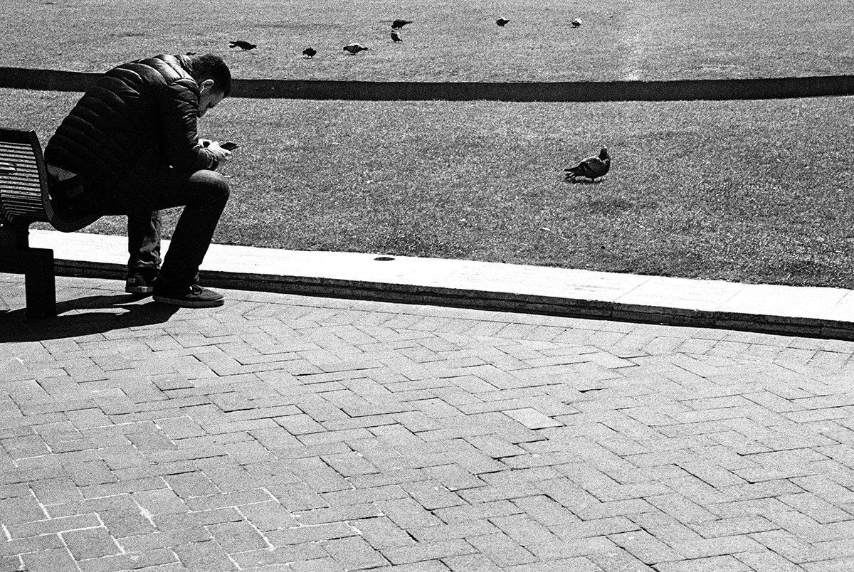 analog Photographie argentique Photography  solitude loneliness smartphone social network réseaux sociaux
