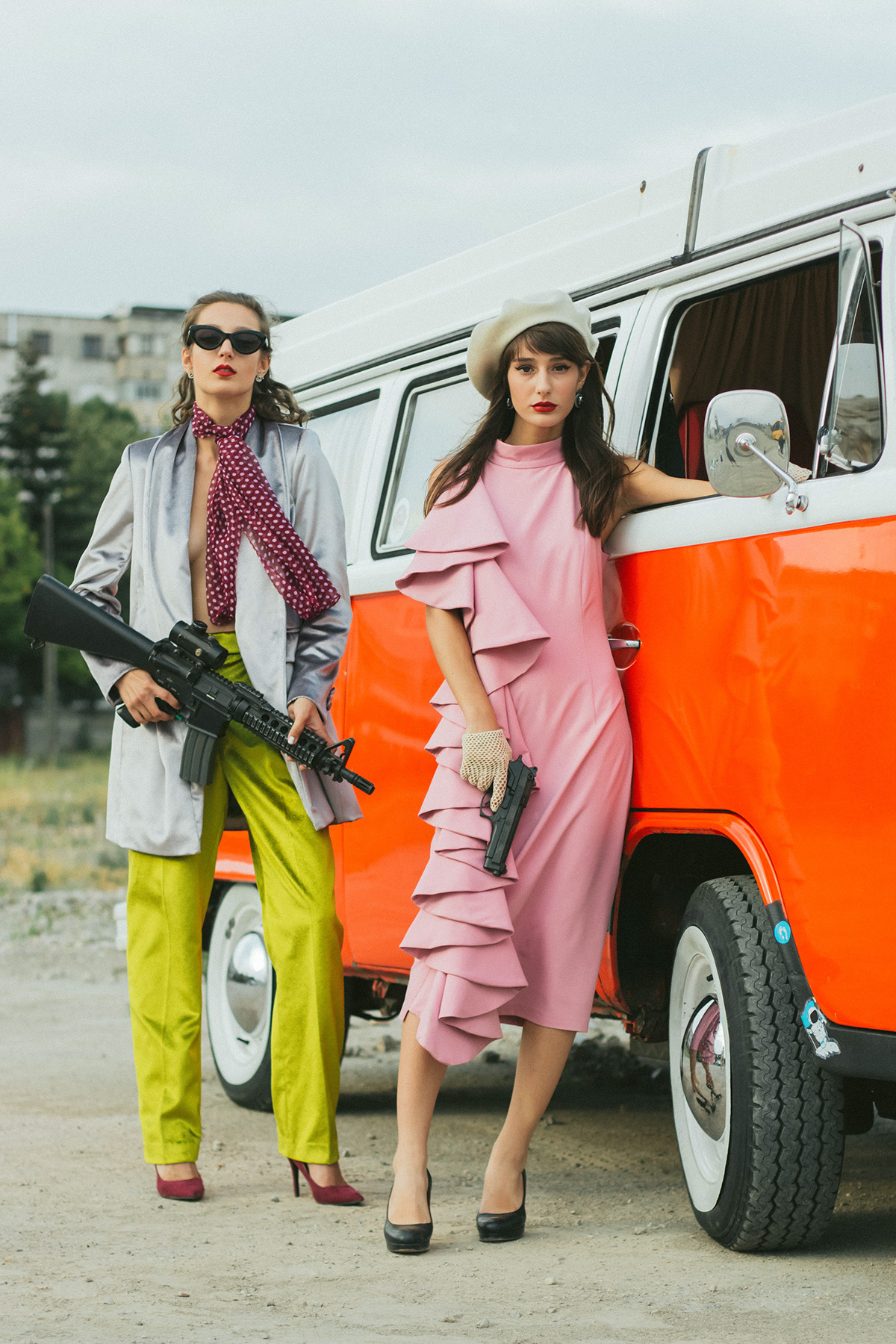 bonnie and clyde charlie's angels Vintage clothing hippie minivan 70's fashion Classy Outfits disco mood girls and guns machineguns Glitter