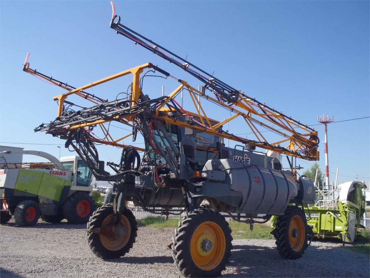 agriculture farming Crop sprayer Tractor Heavy Equipment application crop care