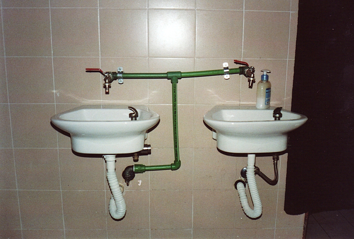 analog Analogue photo kodak cameo kodak cameo Nikon raw bath colours red bathroom wc