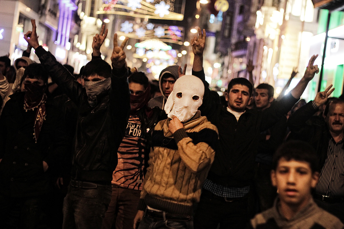 Kobani istanbul ısıs ışid Protesto direniş hdp protest journal Taksim police Teargas
