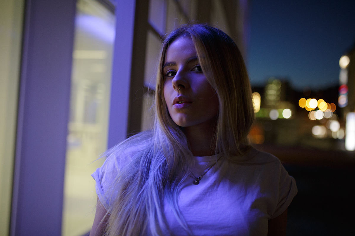 portrait model stuttgart Urban girl night lights modern minimal female shooting