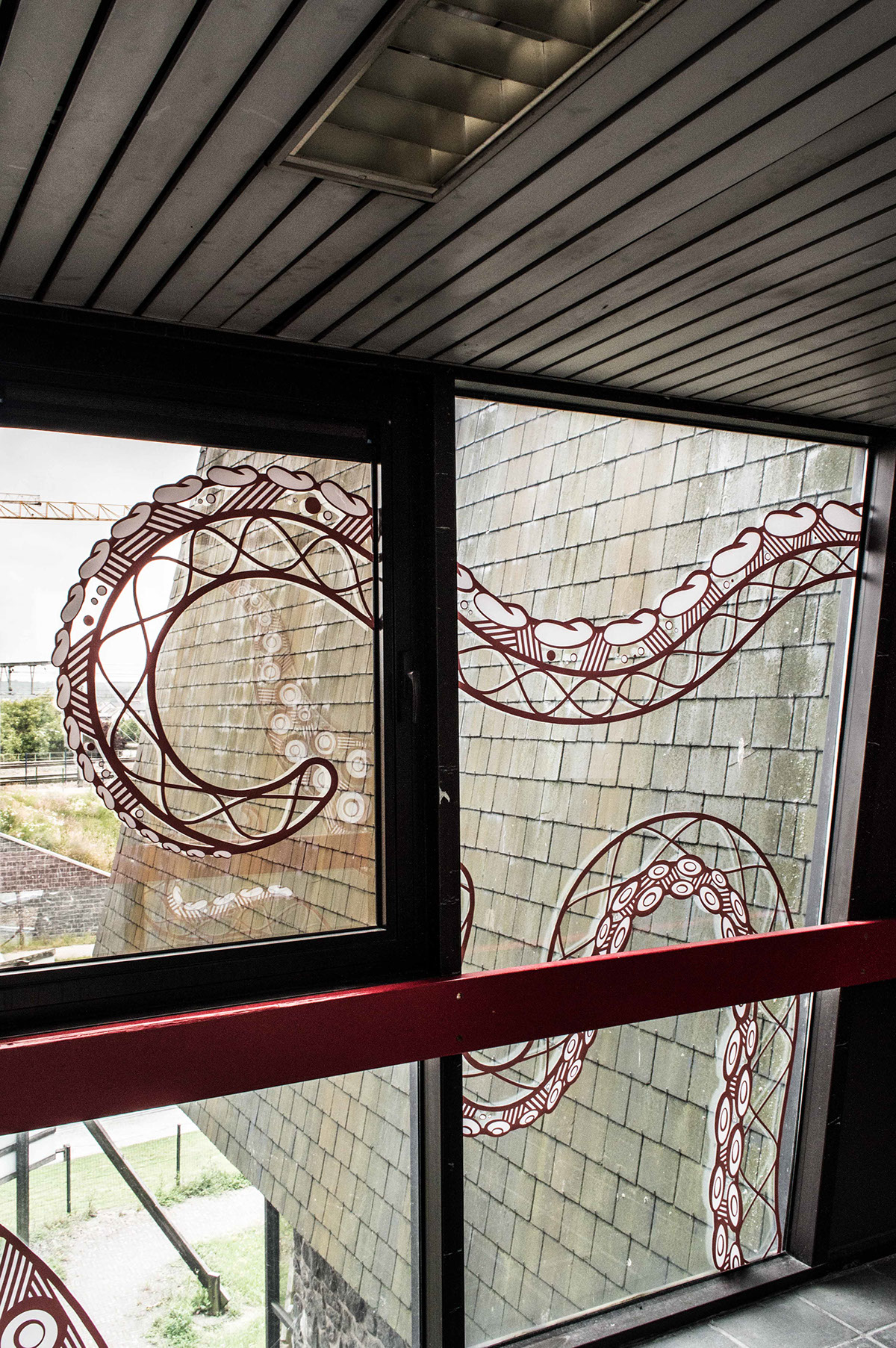 tentacles tentacules invasion Infographie tape vinyl cut Window Archigraphik heroes monster University school study modern
