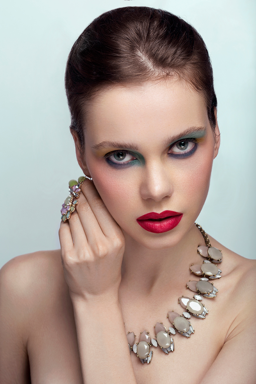 retouch Fashion  beauty makeup magazine editorial