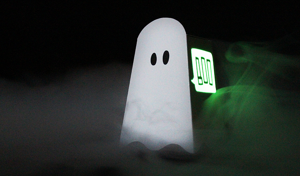 Halloween trick or treat black and white glow in the dark vinyl box ghost fog spooky Fun type lumo durban boo