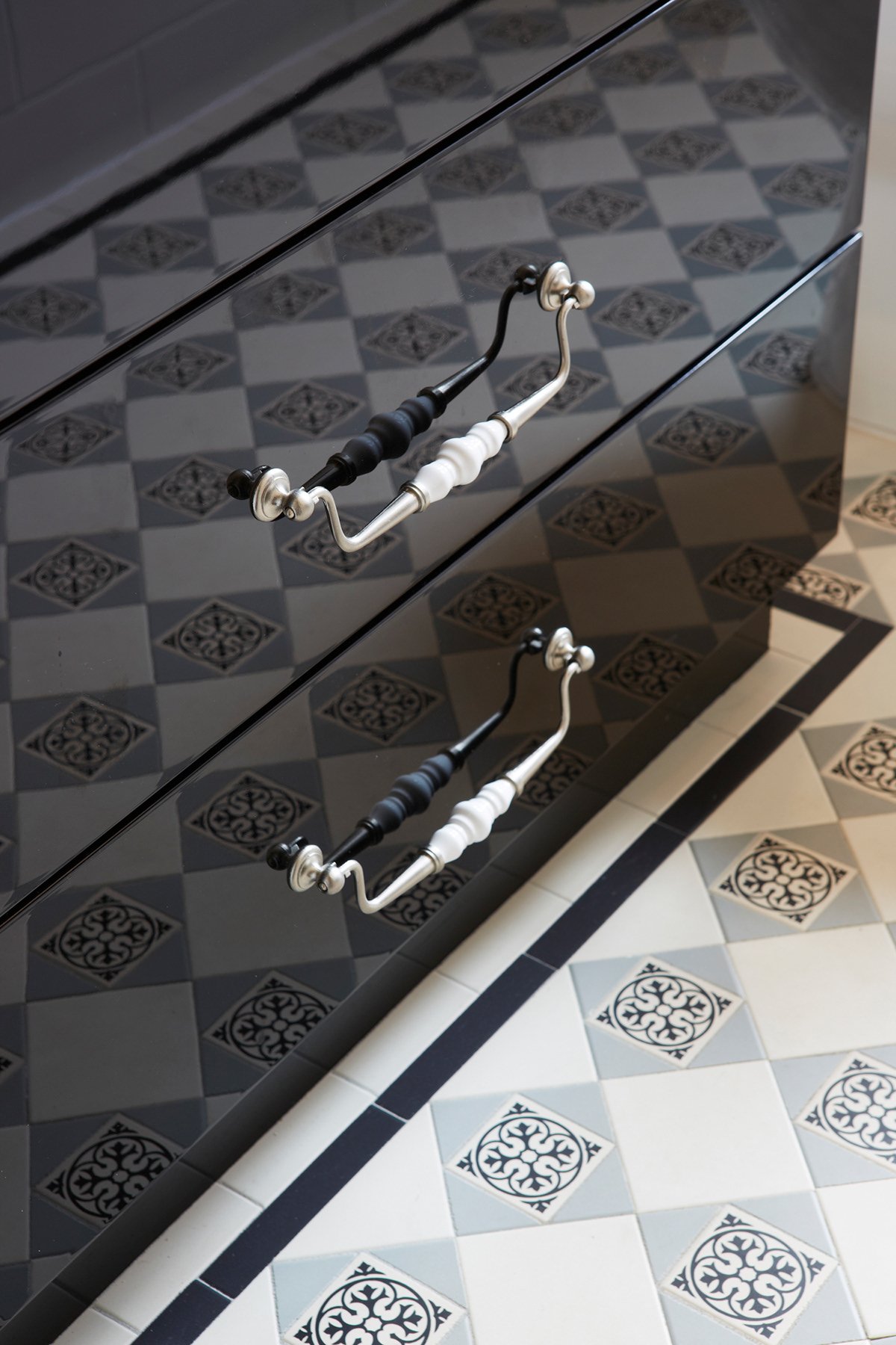 bathroom  tiles  victorian traditional  vintage tessellated tiles 