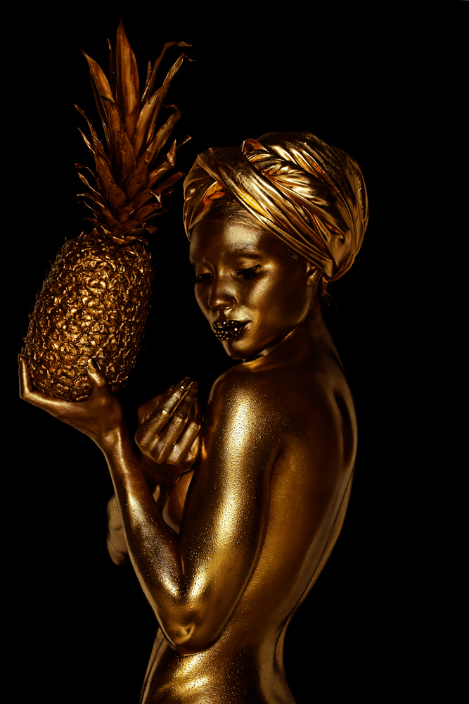 Nana Simelius Saara Sarvas body art BODYPAINT gold diamonds Carmen Miranda body paint